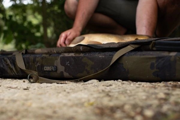 Korda Compac Flat Mat Dark Kamo - Image 4